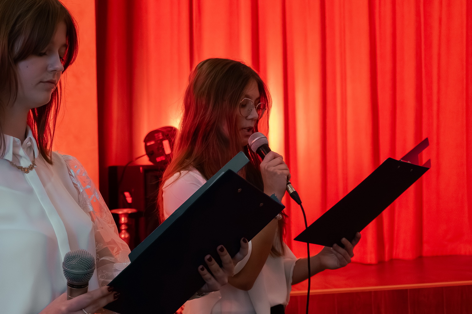 Zdjęcie 06.11.2025 Czytanie Narodowe-4b15f1822-8757-4222-a8ac-101f81db5f9f.jpg w galerii Narodowe Czytanie poezji Jana Kochanowskiego A. D. 2025